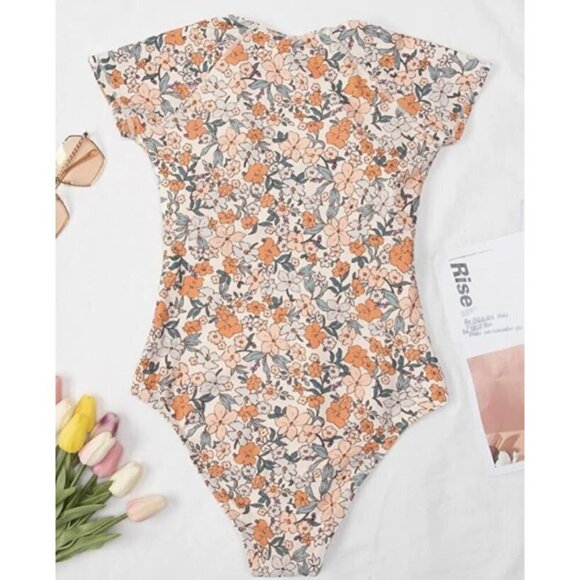 **CUPSHE** One Piece Swimsuit Mock Neck Zipper Short Sleeve Medium NWT - Picture 7 of 12